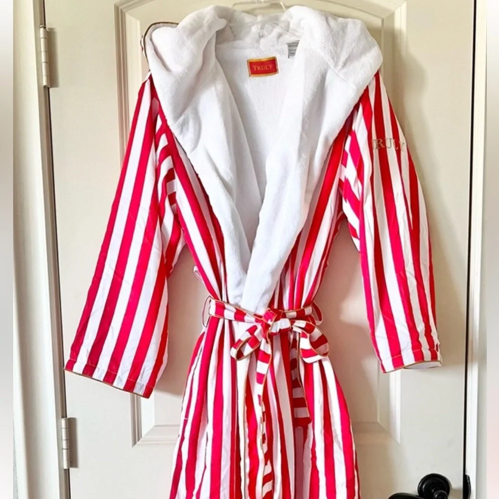 Truly red and white bath robe brand new never worn only washed.